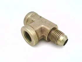 Тройник трубный 1/4" NPT внутр. x 1/4" NPT внутр. x 9/16" JIC нар. Weatherhead 203104-4-6S