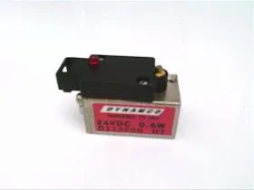 Пневматический клапан трехходовой D113200 DYNAMCO INC, 24В, 0.6Вт, со световым индикатором