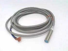 Бесконтактный датчик приближения YAMATAKE FL7M-1P5D6, цилиндрический, 3-проводной