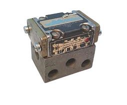 Клапан регулирующий воздушный 300-203-301 MILLER FLUID POWER, 3/2 ходовой, 1/8"