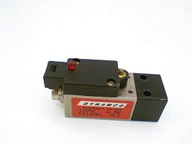 Электромагнитный клапан DYNAMCO INC D112201 трехходовой 12V DC 0.6W