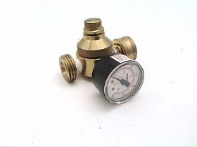Регулятор давления WATTS 0355020 латунный, 3/4", с манометром и шланговыми соединениями