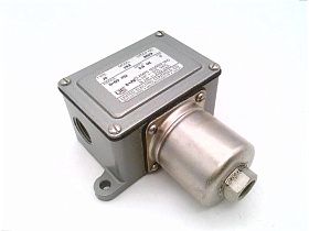 Реле давления UNITED ELECTRIC J6-152, 0-50PSI, 480VAC, 15A, 1/4" NPT