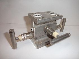 Коллектор дифференциального давления M4AVIS, трехклапанный, углеродистая сталь/316 SS