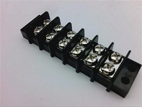 Клеммная колодка барьерная 6-позиционная 2-рядная с монтажными ушками 1546306-6 Buchanan