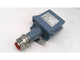 Реле давления UNITED ELECTRIC H100-173, диапазон 4-100 PSI, присоединение 1/2" FNPT