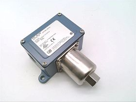 Реле давления UNITED ELECTRIC J6-156, диапазон 3-100 PSI (0,2-6,9 бар)