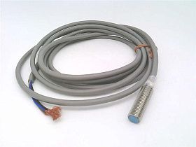 Бесконтактный датчик приближения YAMATAKE FL7M-1P5D6, цилиндрический, 3-проводной