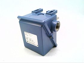 Температурный переключатель United Electric B402-120, двухполюсный, -17.8...107.2°C, 480В