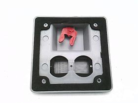 Крышка розетки Thomas & Betts E9G2DS, 2 секции, серая, для наружного монтажа